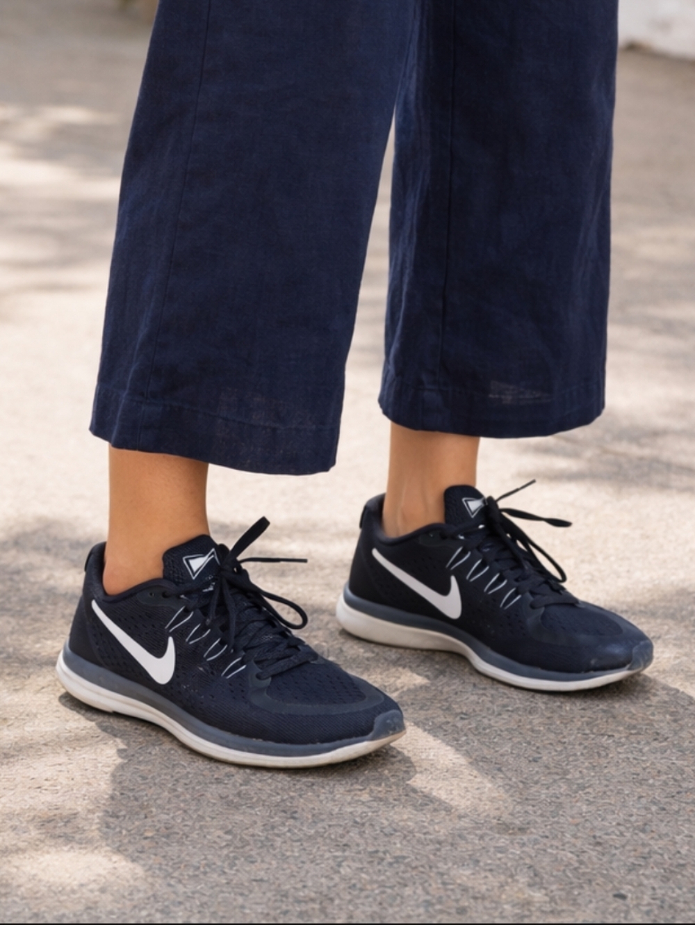 Nike Women's Black Running Shoes with White Swoosh Size 6.5